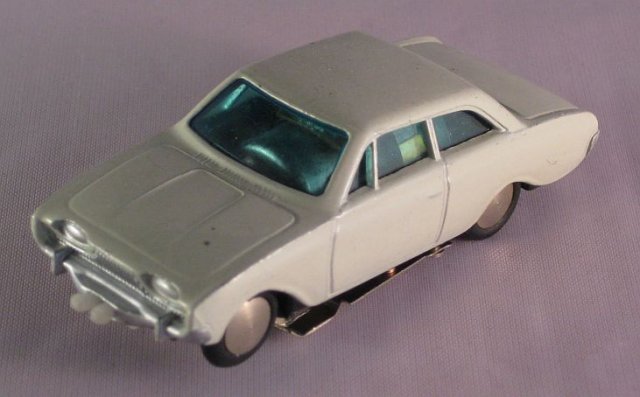 02_Ford 17 M weiß