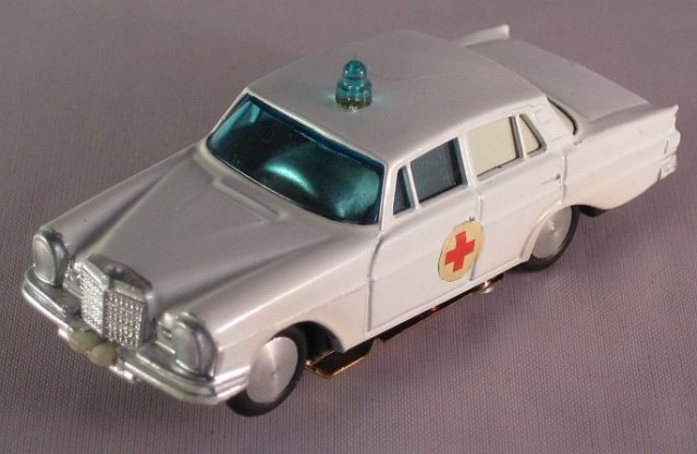 16_Mercedes Benz Krankenwagen