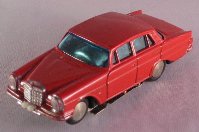 22_Mercedes Benz rot hell